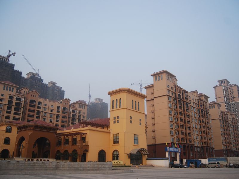華強(qiáng)城一期二標(biāo)段工程（2010年省文明工地、省“結(jié)構(gòu)中州杯”工程）